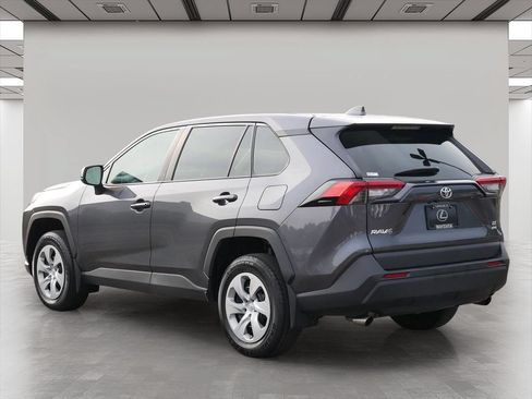 Used 2022 Toyota RAV4 LE AWD/4WD image 4