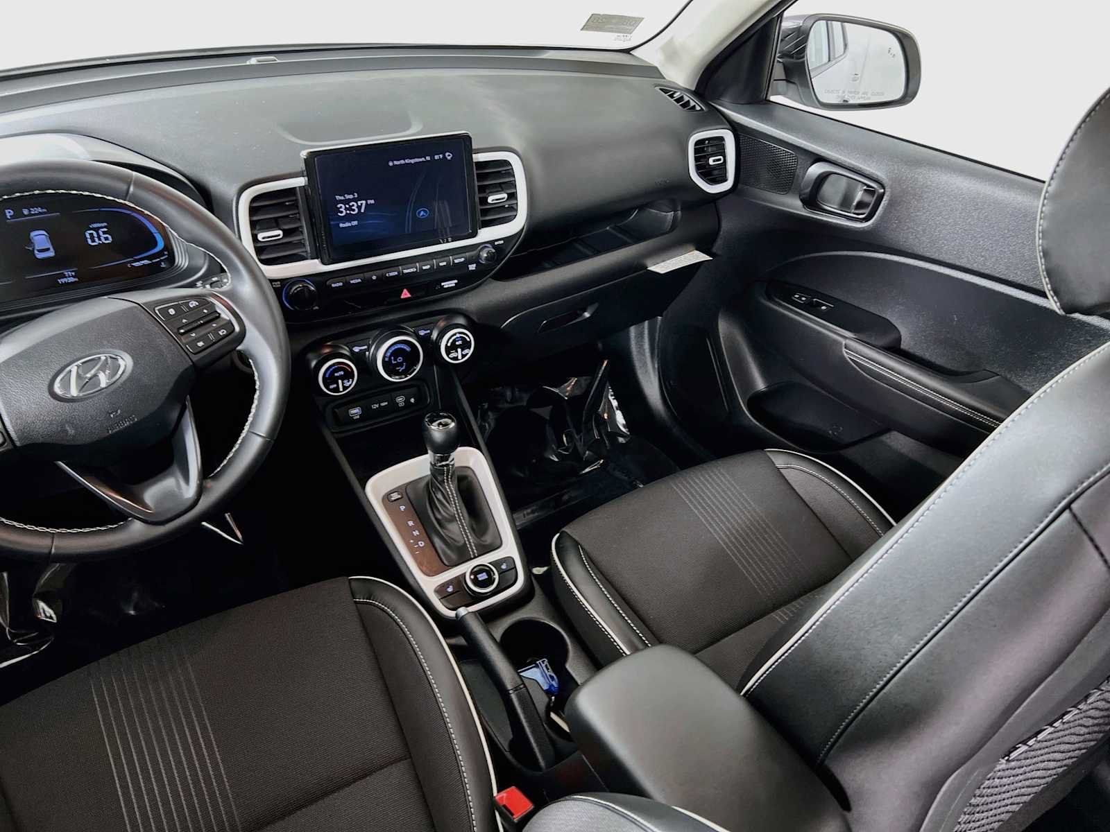 Certified 2024 Hyundai Venue Limited FWD image 23