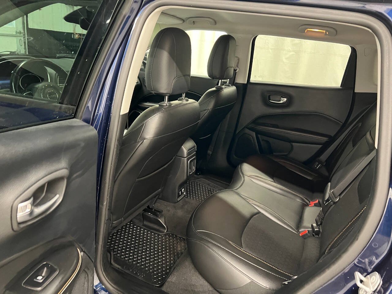 Used 2019 Jeep Compass Latitude w/ Popular Equipment Group AWD/4WD image 9