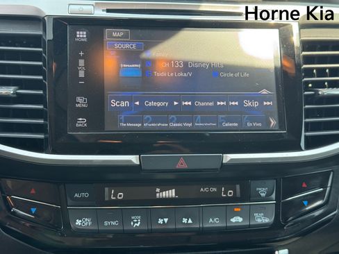 Used 2017 Honda Accord Touring image 22