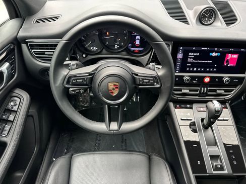 Certified 2025 Porsche Macan AWD/4WD image 15