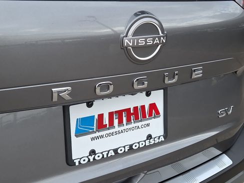 Used 2023 Nissan Rogue SV FWD image 11