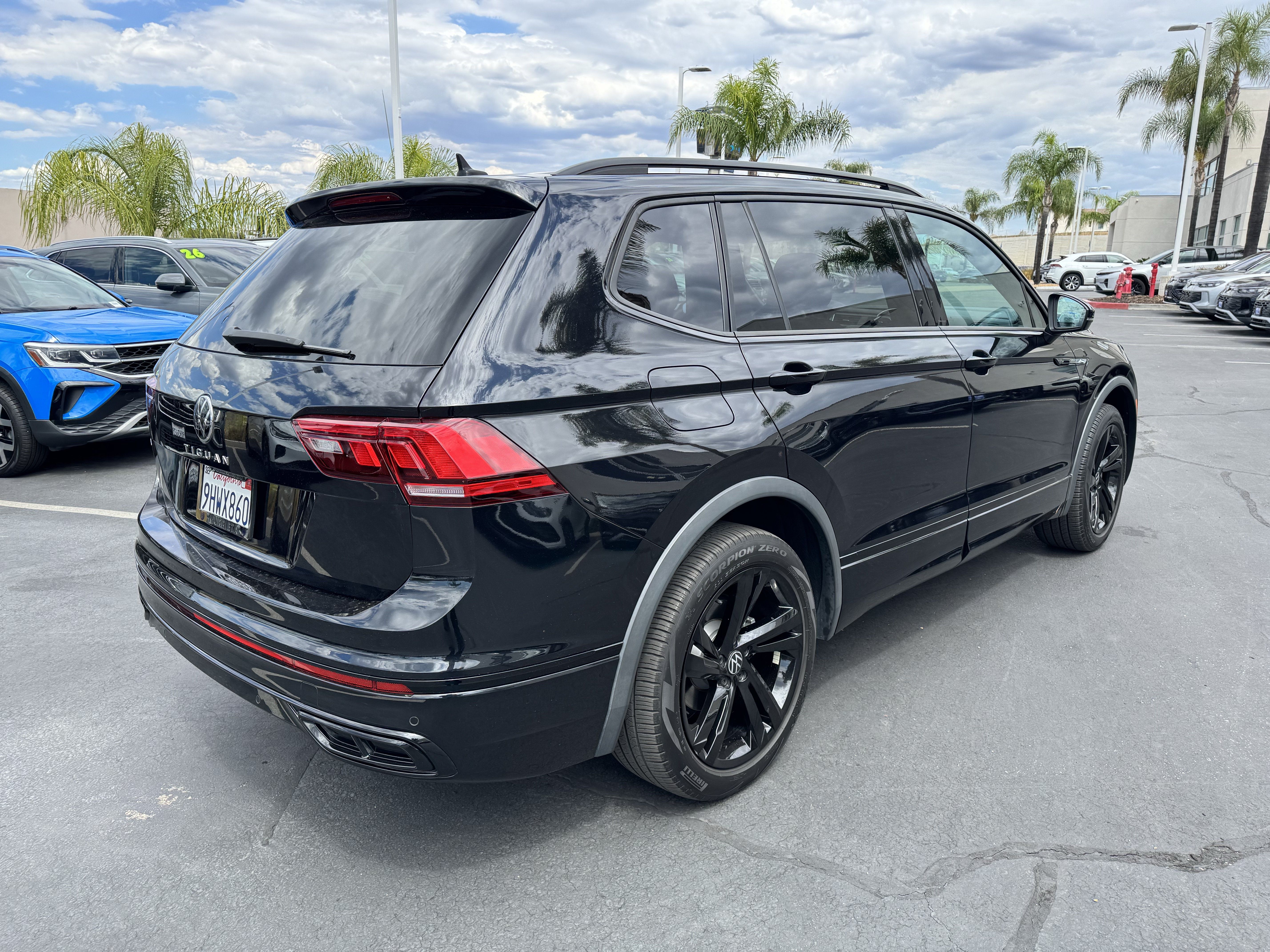 Certified 2023 Volkswagen Tiguan SE R-Line FWD image 9