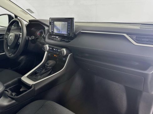 Used 2021 Toyota RAV4 XLE AWD/4WD image 34