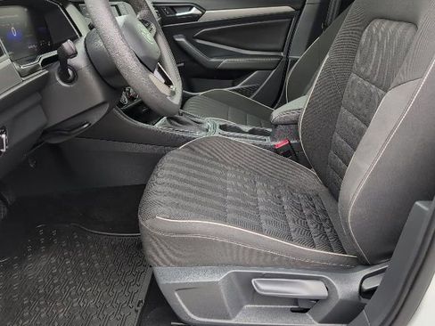 Used 2022 Volkswagen Jetta Sport image 10