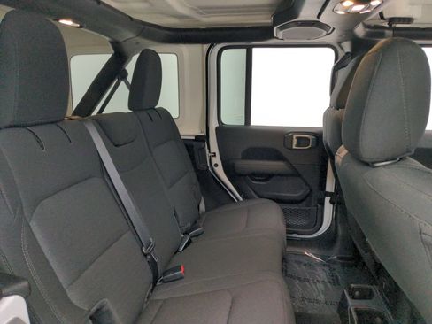 Used 2023 Jeep Wrangler Sahara image 38