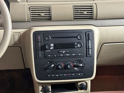 Used 2005 Ford Freestar SES image 25