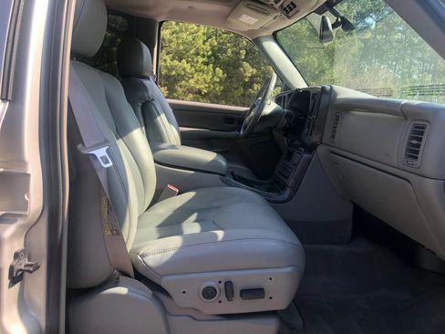Used 2004 GMC Yukon Denali image 9