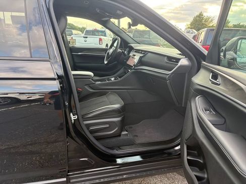 Used 2026 Jeep Grand Cherokee Altitude AWD/4WD image 10