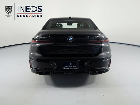 Used 2023 BMW 760i xDrive AWD/4WD image 8