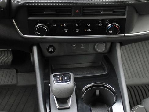 Certified 2025 Nissan Rogue S image 32