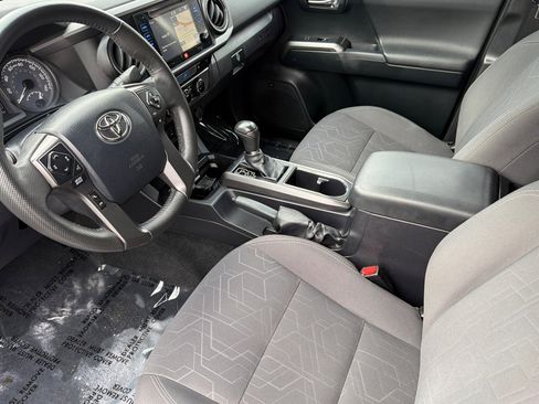 Certified 2017 Toyota Tacoma TRD Sport image 9