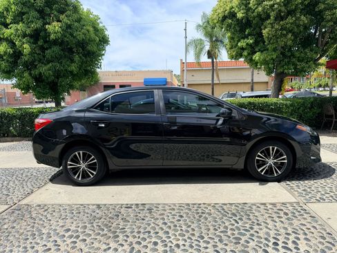 Used 2018 Toyota Corolla LE w/ LE Premium Package image 4