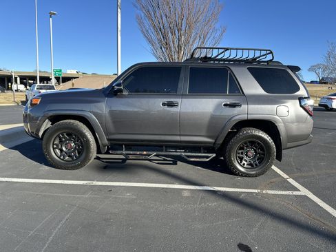 Used 2021 Toyota 4Runner Venture image 7