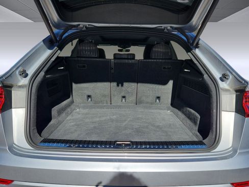 Used 2021 Audi Q8 Premium Plus w/ Premium Plus Package image 29