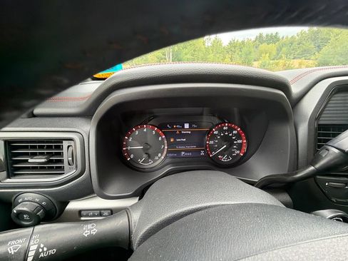 Used 2021 Nissan Titan PRO-4X w/ Pro-4x Convenience Package AWD/4WD image 9
