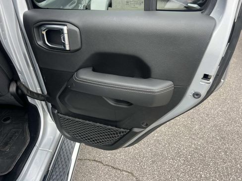 Used 2023 Jeep Gladiator Overland w/ Trailer Tow Package image 16