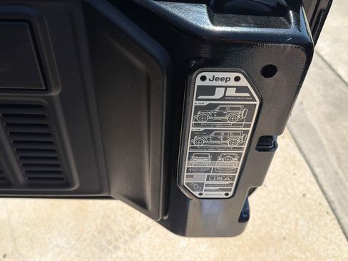 Used 2022 Jeep Wrangler Sport AWD/4WD image 18