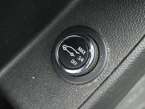 Used 2023 Chevrolet Traverse LT image 20