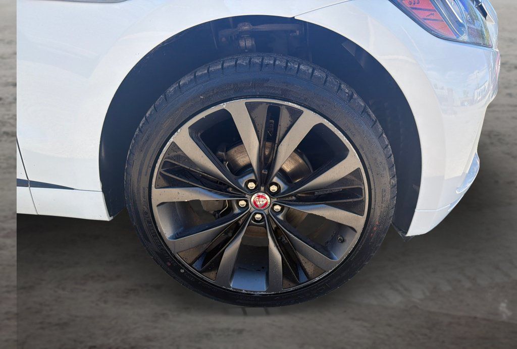 Used 2020 Jaguar F-PACE R-Sport AWD/4WD image 17