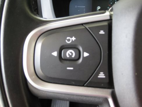 Used 2019 Volvo XC60 T5 Momentum w/ Premium Package FWD image 15