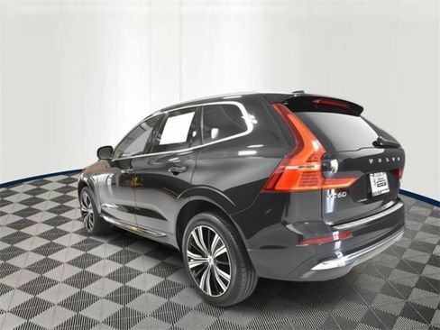 Used 2022 Volvo XC60 B5 Inscription w/ Climate Package image 3