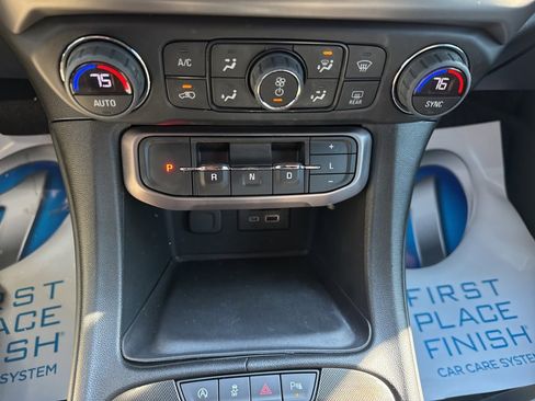 Used 2023 GMC Acadia AT4 w/ Technology Package image 24