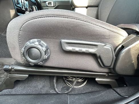 Used 2022 Jeep Wrangler Unlimited Sport image 23