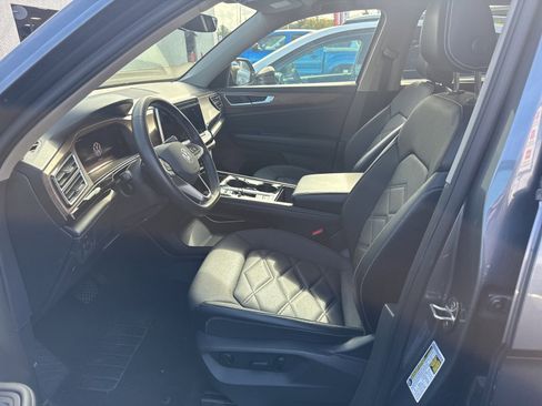Used 2024 Volkswagen Atlas SE image 4
