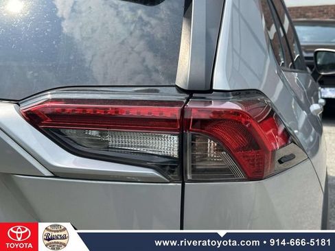 Used 2019 Toyota RAV4 LE w/ Carpet Mat Package AWD/4WD image 13