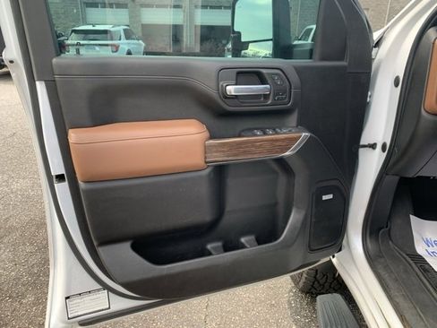 Used 2023 Chevrolet Silverado 2500 High Country w/ Z71 Off-Road Package image 10