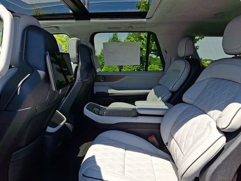 New 2026 Lincoln Navigator L Black Label AWD/4WD image 5