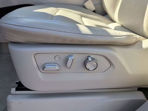 Certified 2022 Cadillac Escalade Premium Luxury Platinum image 15