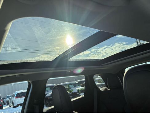 Used 2022 Jeep Cherokee Limited w/ Mopar Interior Package image 18