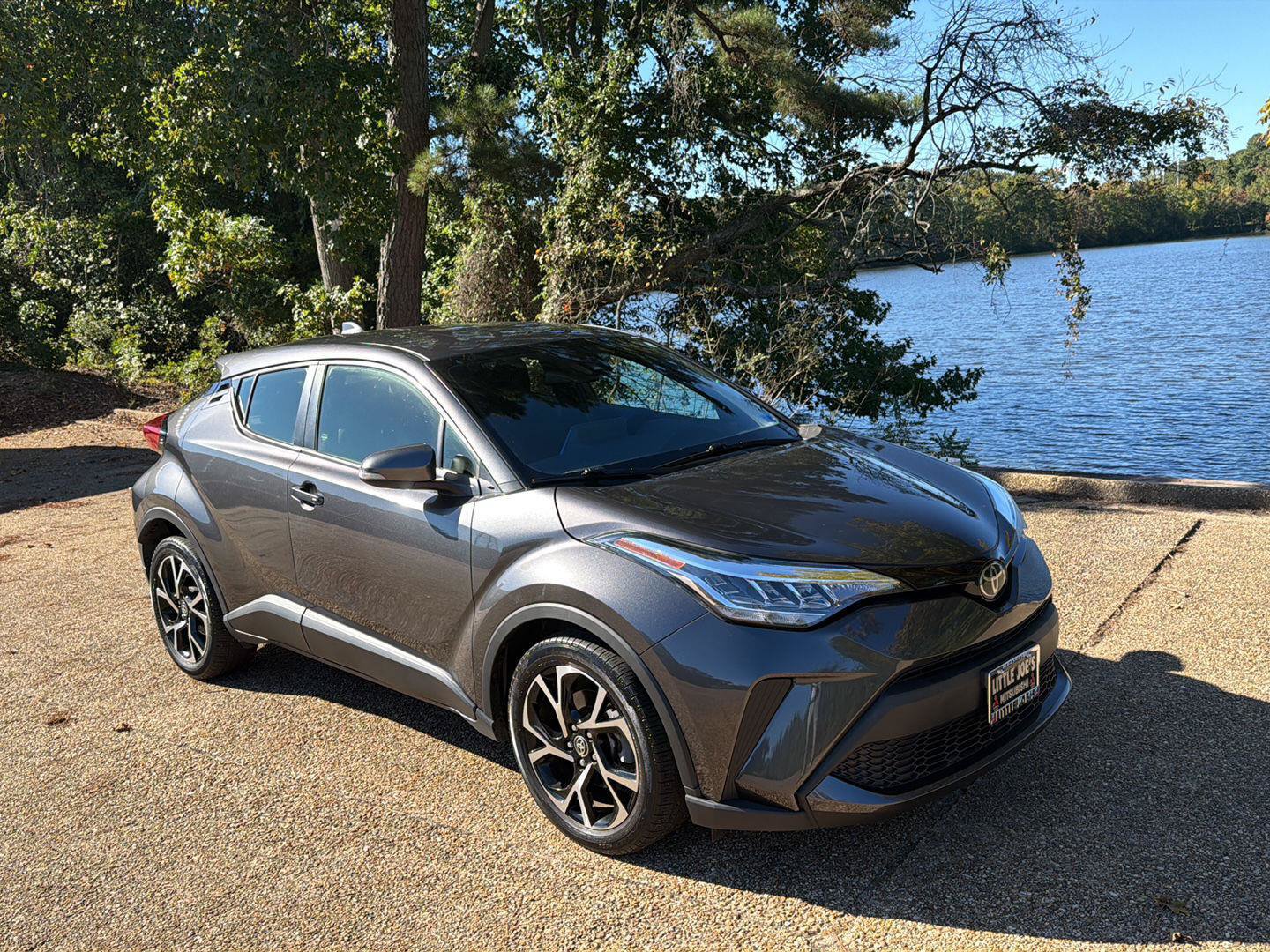 Used 2020 Toyota C-HR XLE FWD image 2