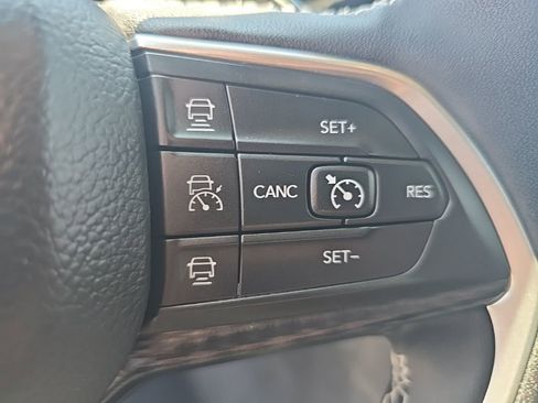 New 2025 Jeep Grand Cherokee Altitude image 33