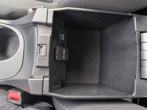 Used 2025 Toyota Corolla LE image 26