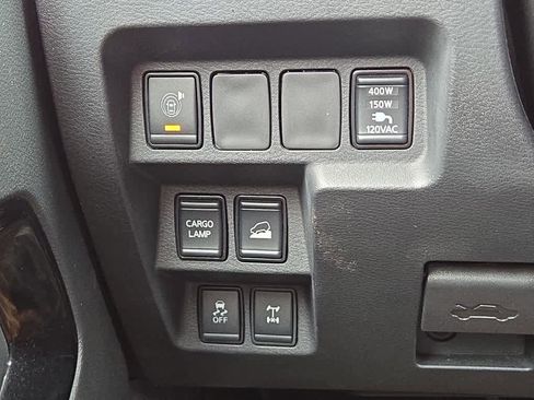 Used 2022 Nissan Frontier PRO-4X w/ Pro-4X Premium Package image 16