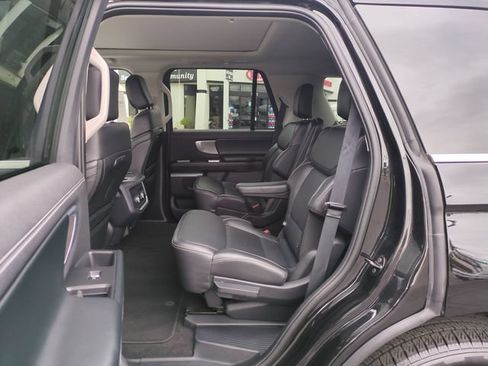Used 2025 Ford Expedition Platinum AWD/4WD image 29