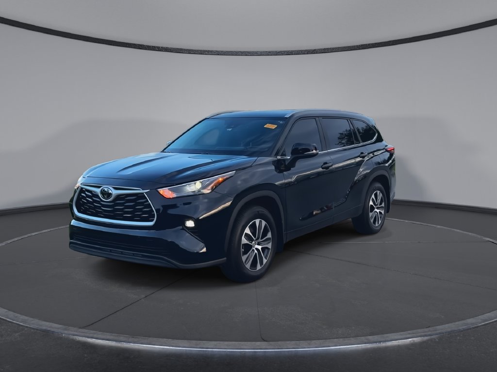Certified 2025 Toyota Highlander XLE FWD image 4