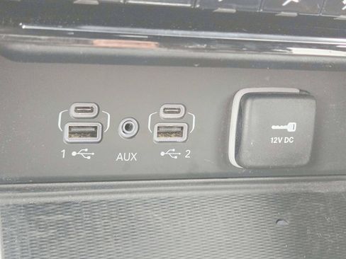 Used 2025 Jeep Grand Cherokee Laredo w/ Luxury Tech Group I AWD/4WD image 31