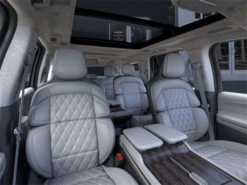 New 2025 Lincoln Navigator L Black Label image 10