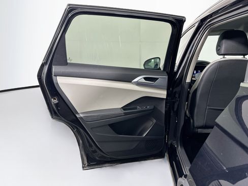 Used 2025 Volkswagen Taos SE FWD image 25