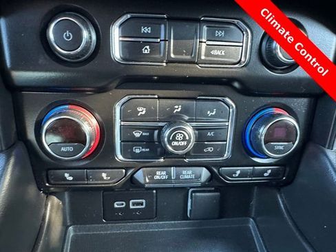 Used 2021 Chevrolet Suburban LT image 11