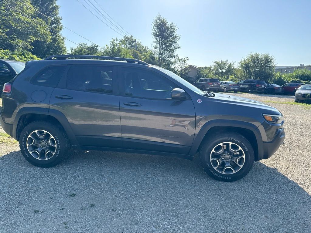 Used 2020 Jeep Cherokee Trailhawk w/ Cold Weather Group AWD/4WD image 34