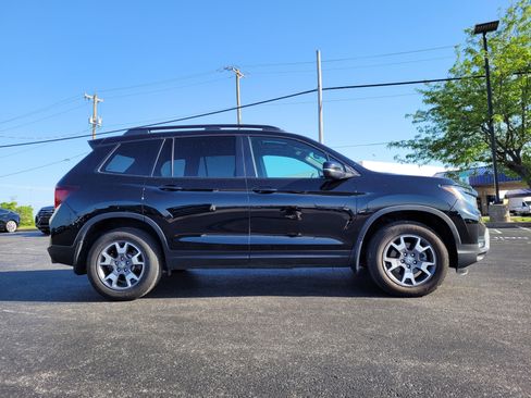 Used 2022 Honda Passport TrailSport image 2