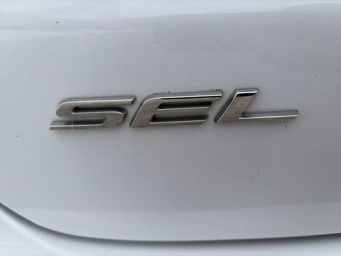 Used 2024 Ford Edge SEL w/ Convenience Package image 10