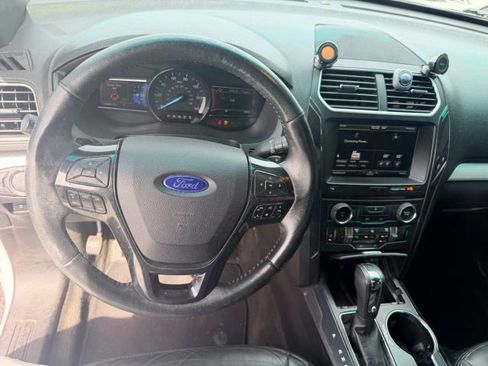 Used 2016 Ford Explorer XLT w/ Equipment Group 202A AWD/4WD image 4