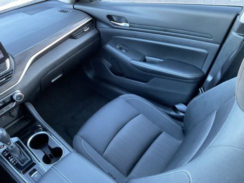 Used 2024 Nissan Altima 2.5 SV w/ SV Premium Package image 18