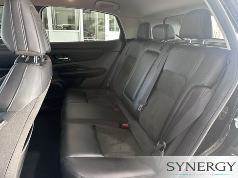 Used 2023 Nissan Ariya FWD image 29